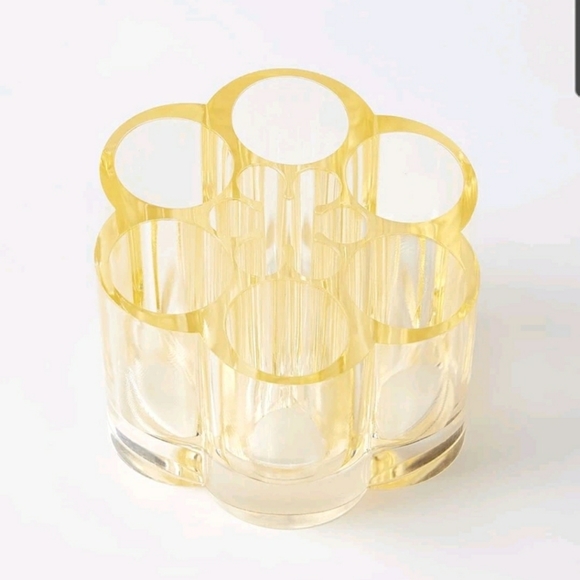 Acrylic Makeup holder. - Picture 3 of 16